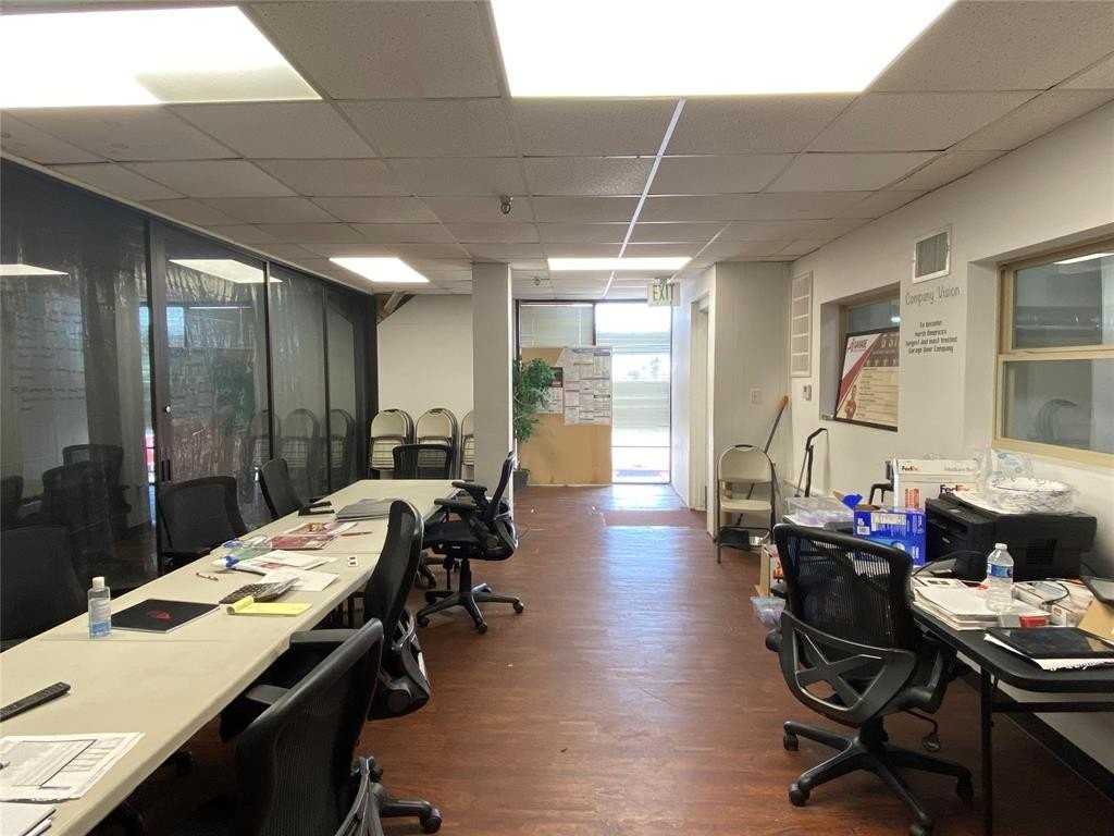 6901 Northwest 63rd Street - Photo 5 of 10