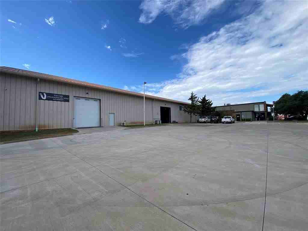 6901 Northwest 63rd Street - Photo 7 of 10