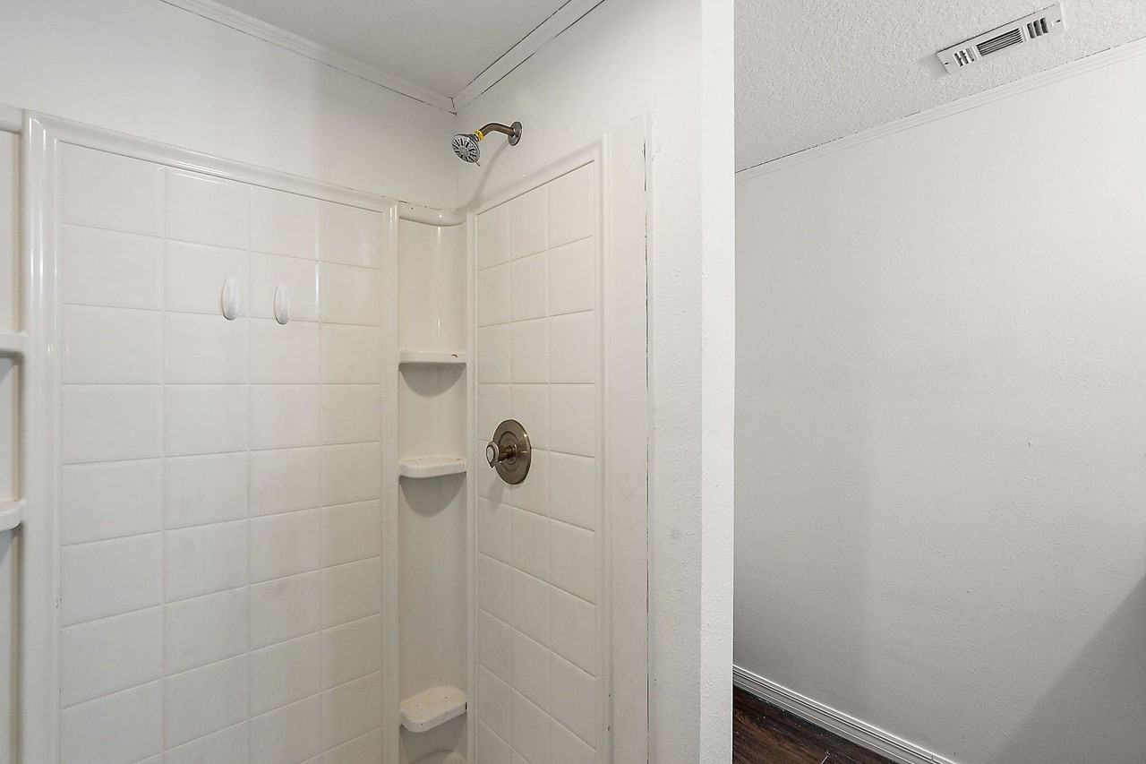 Northeast 12th Street - Photo 6 of 25