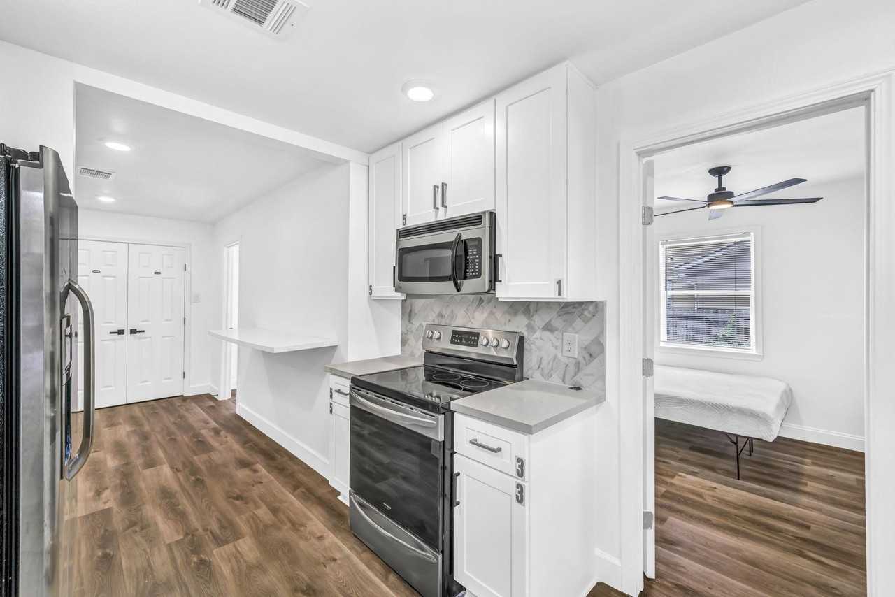 Dewberry St - Photo 5 of 11