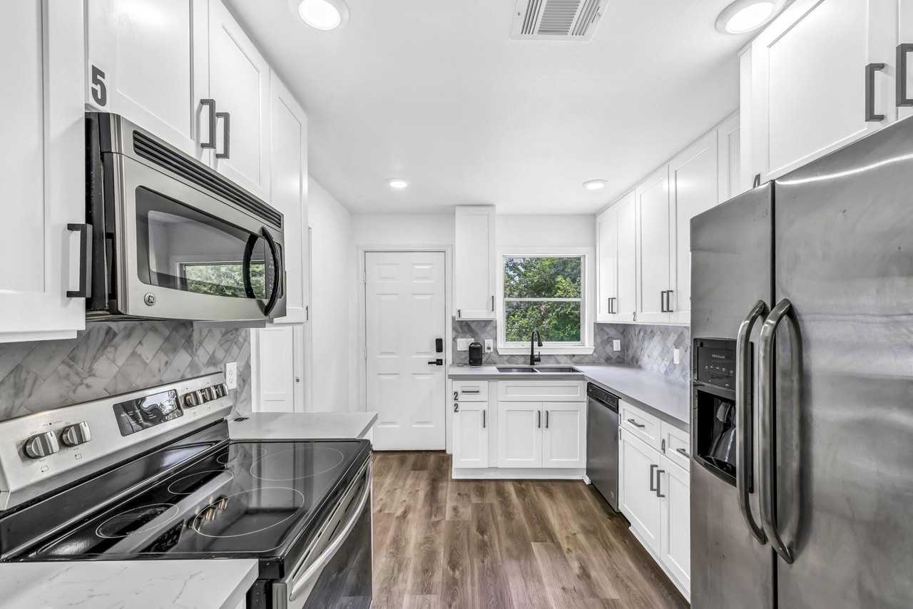 Dewberry St - Photo 7 of 11