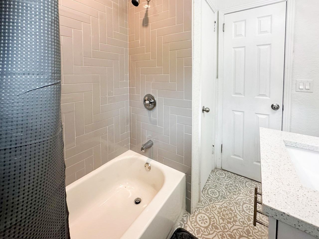 East Jean Street - Photo 2 of 20