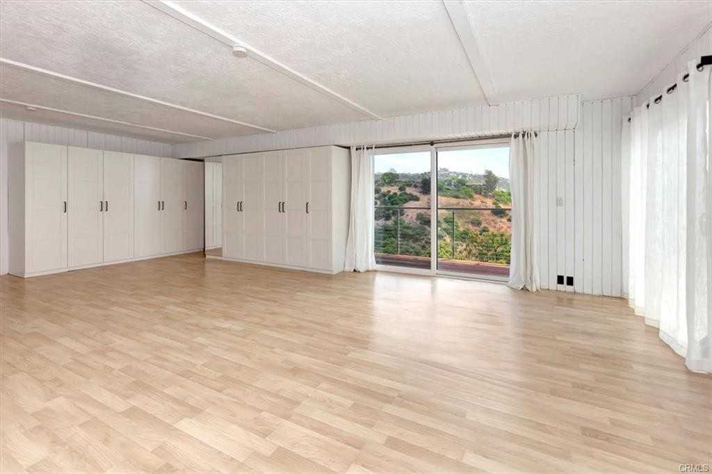 1385 Terrace Way - Photo 3 of 8