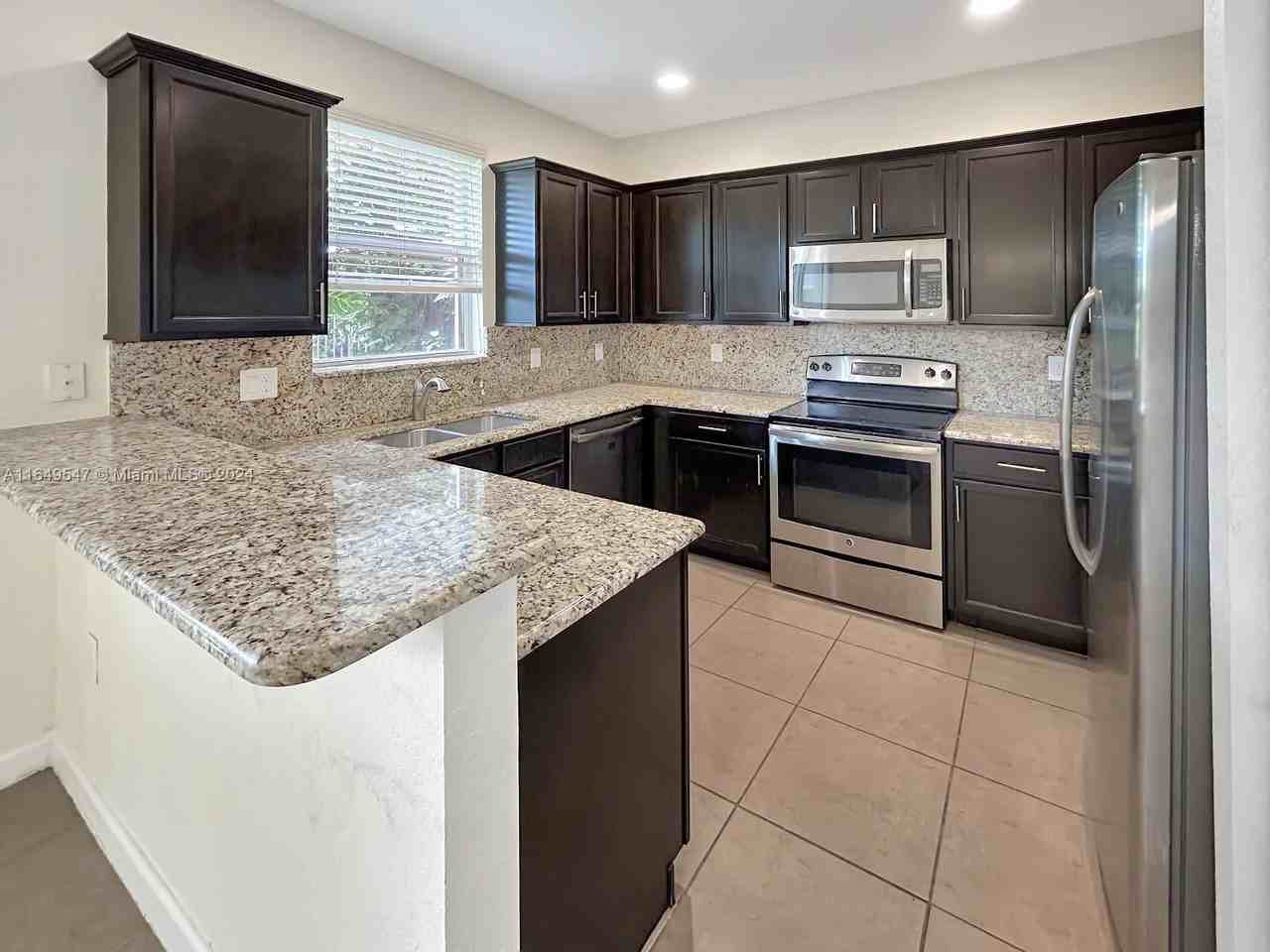 12442 Emerald Creek Ct #12442 - Photo 3 of 8