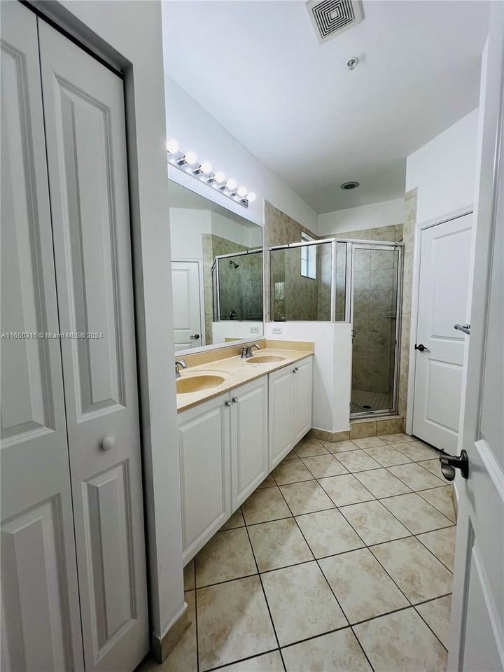3185 Nw 126th Ave #3185 - Photo 3 of 8