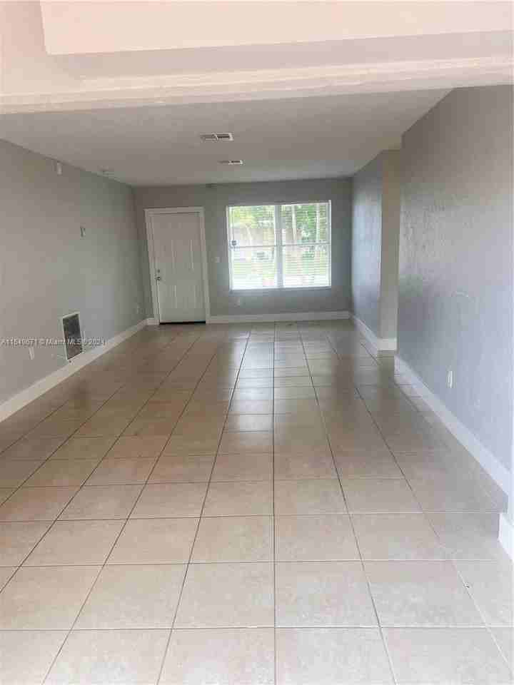 7100 Park St - Photo 2 of 8