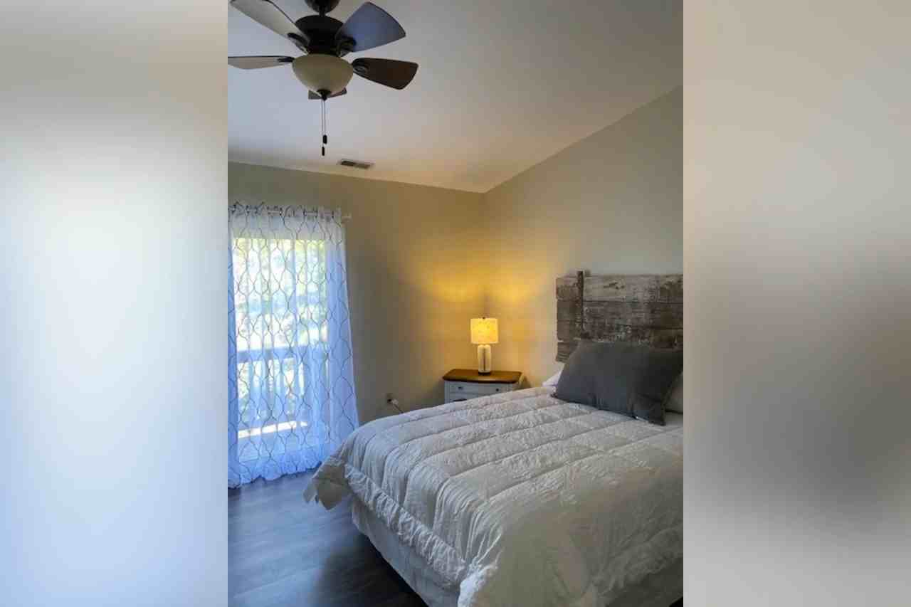 51 Eastwick Ln - Photo 3 of 5