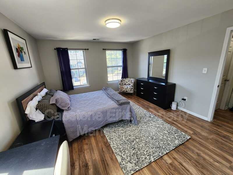 37 Howard Ct - Photo 3 of 14