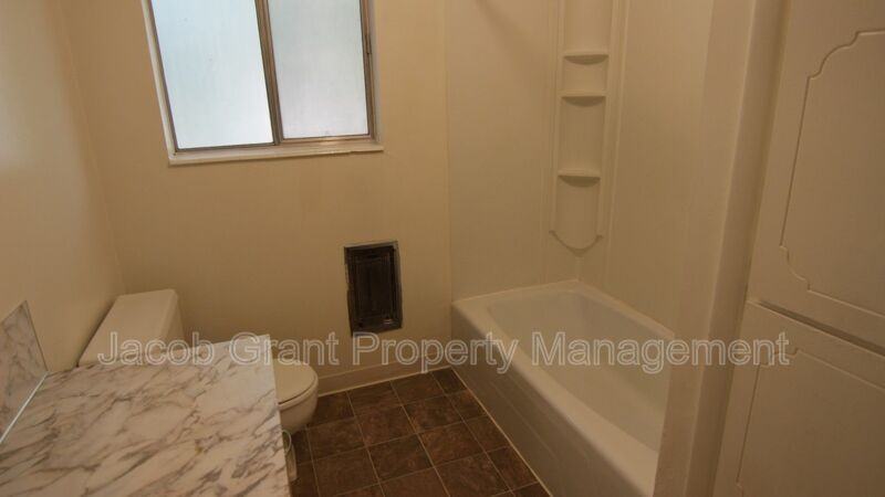 2136 Saint Clair Rd - Photo 6 of 11