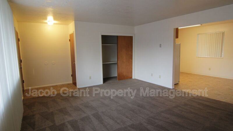 2136 Saint Clair Rd - Photo 2 of 11