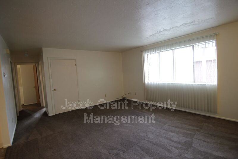 2136 Saint Clair Rd - Photo 3 of 11