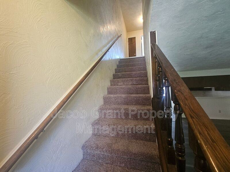 667 N Fanning Ave - Photo 6 of 11