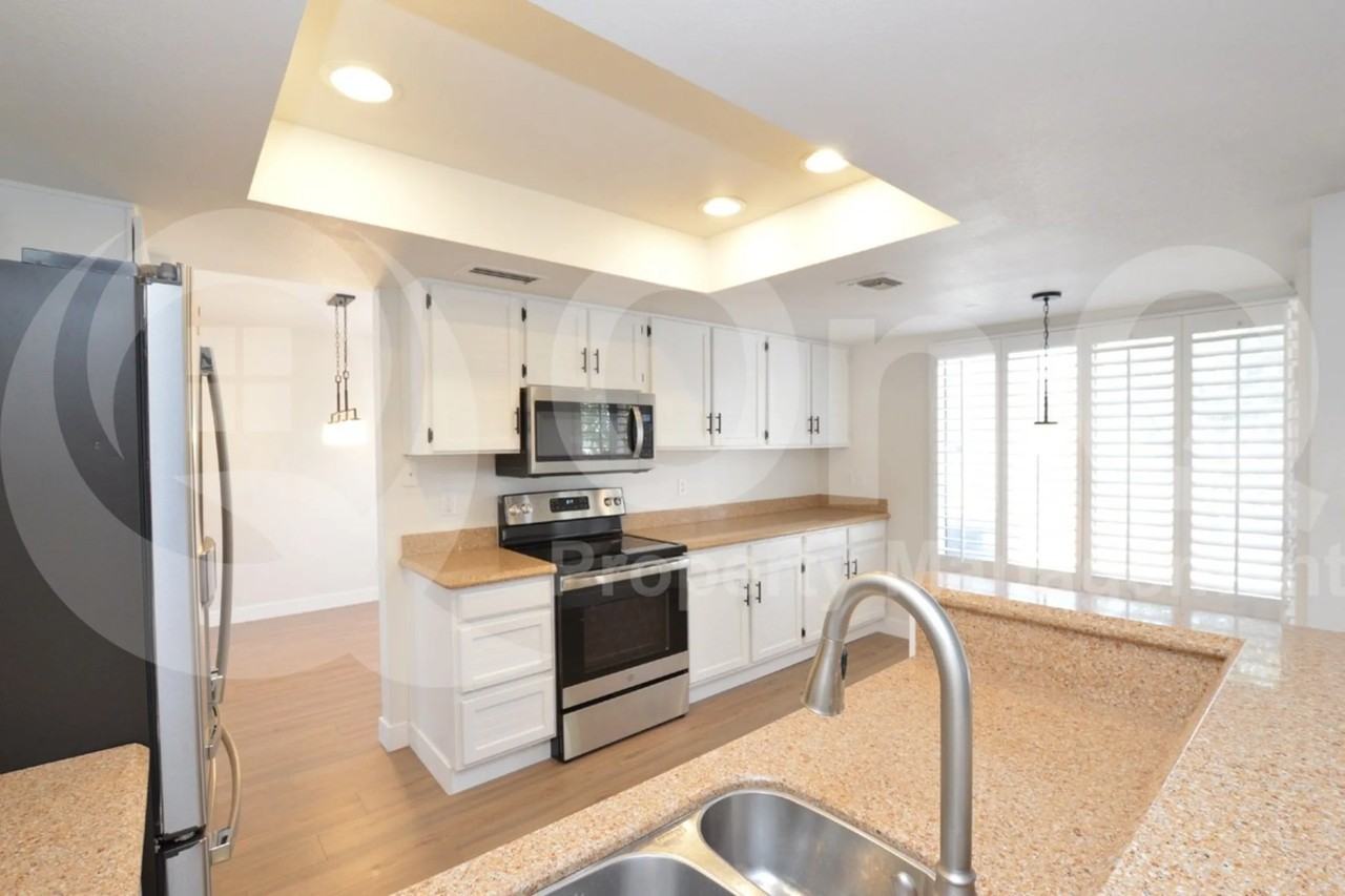 488 W Carmen St - Photo 2 of 24