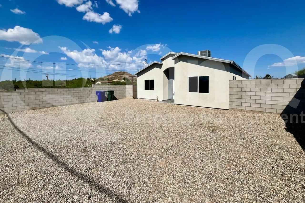 1915 S Forrest Ave - Photo 2 of 23