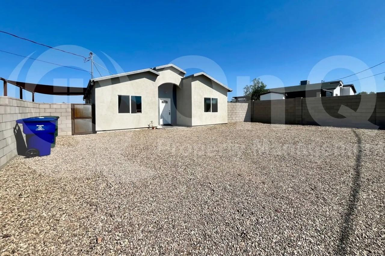 1915 S Forrest Ave - Photo 3 of 23