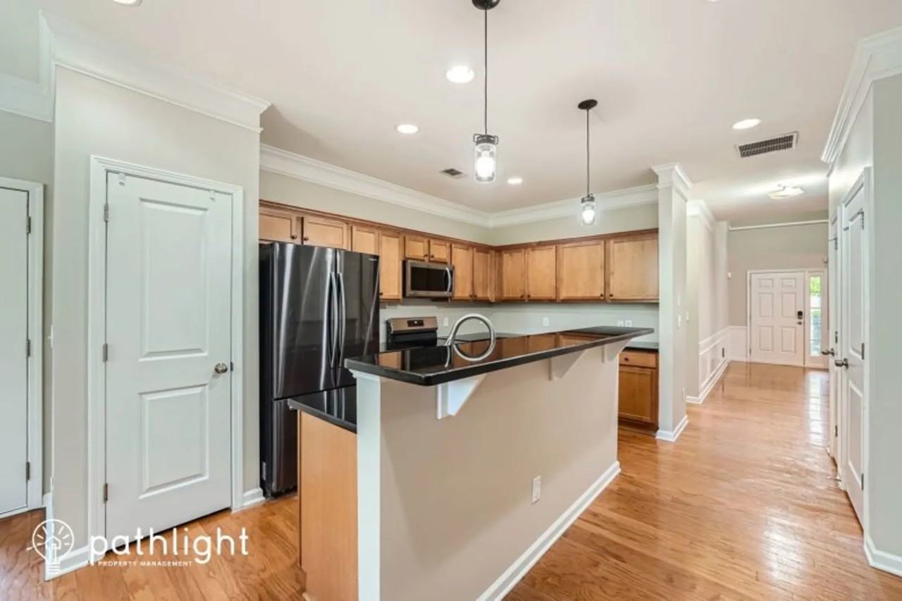 209 Shaw Dr - Photo 2 of 32