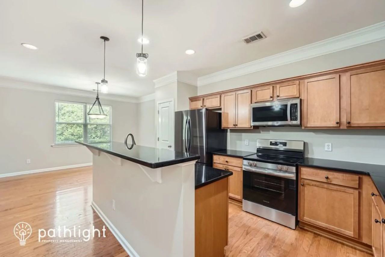 209 Shaw Dr - Photo 3 of 32