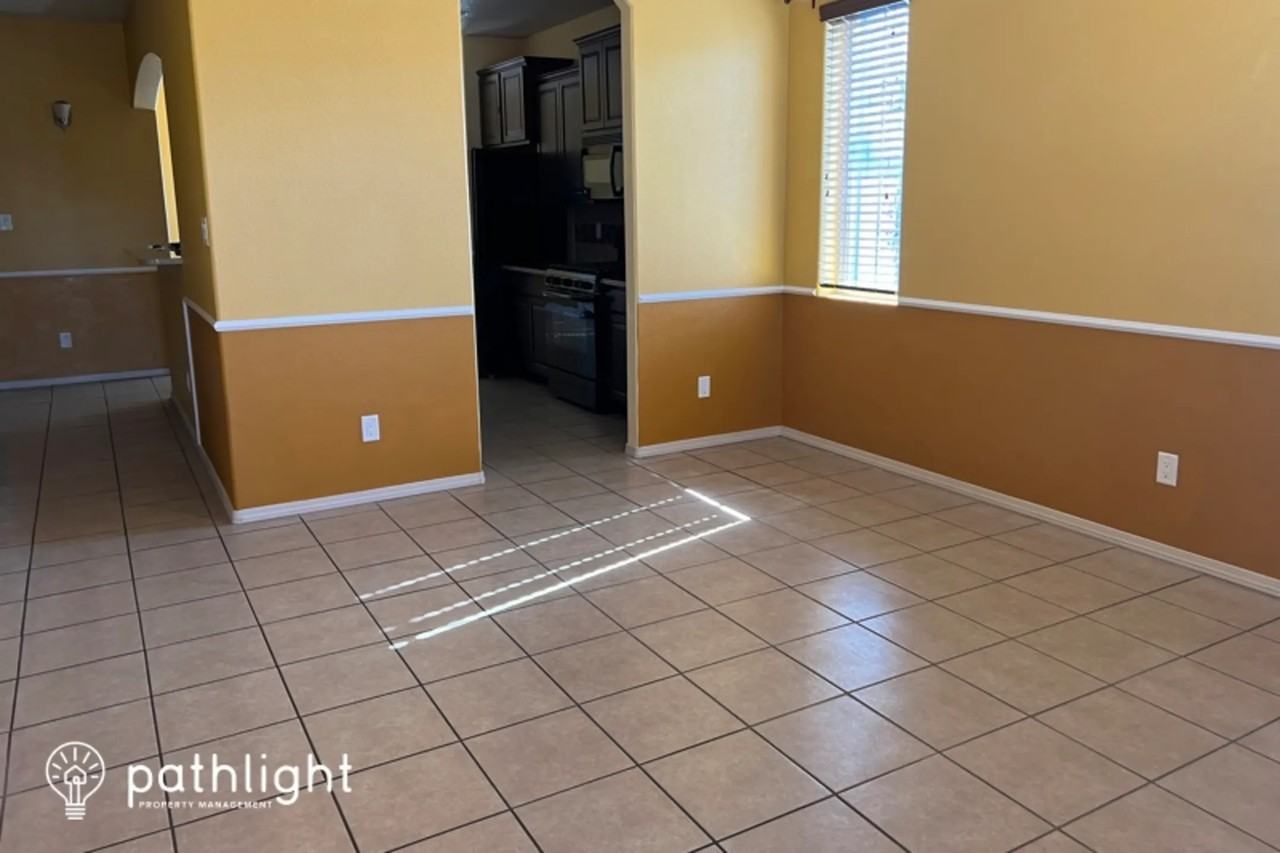 13731 Covered Wagon Se - Photo 3 of 12