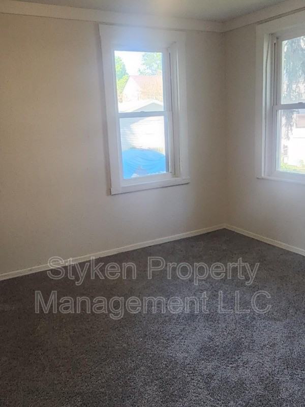 248 S Elm Ave - Photo 2 of 8