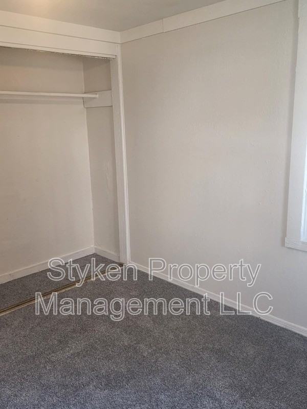 248 S Elm Ave - Photo 3 of 8