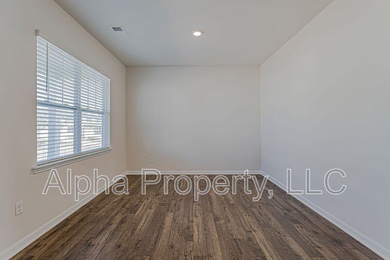 52 Oak Edge Ln - Photo 3 of 35