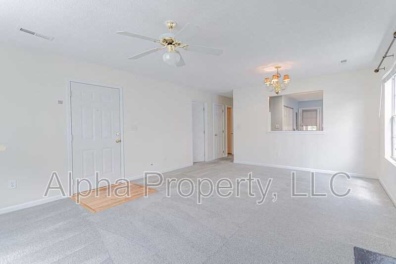 7 Hammett Grove Ln - Photo 3 of 17