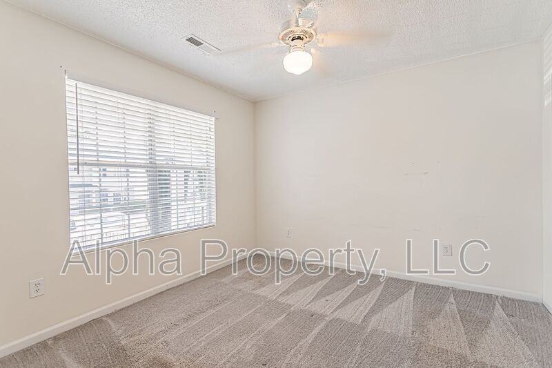 7 Hammett Grove Ln - Photo 5 of 17