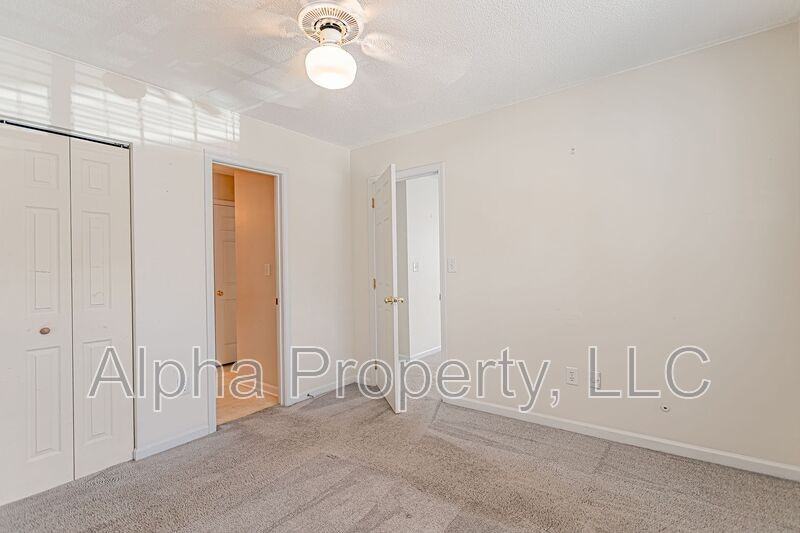7 Hammett Grove Ln - Photo 6 of 17
