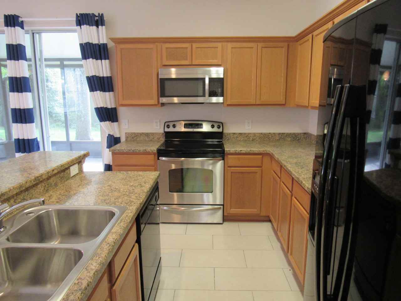 597 Mount Olympus Blvd - Photo 4 of 18