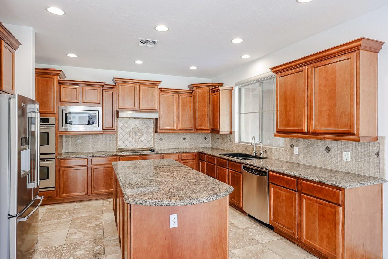 3966 E Crest Ln - Photo 2 of 40