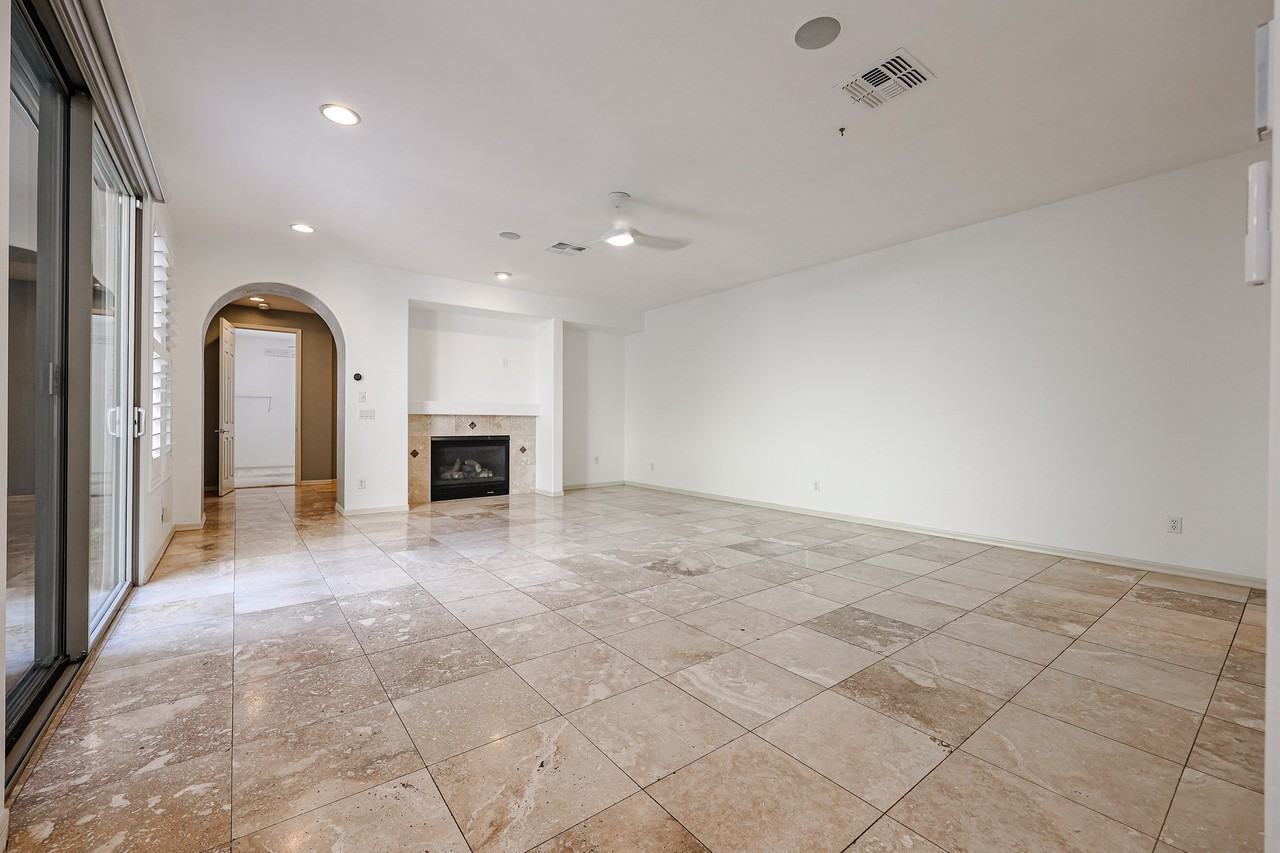 3966 E Crest Ln - Photo 5 of 40