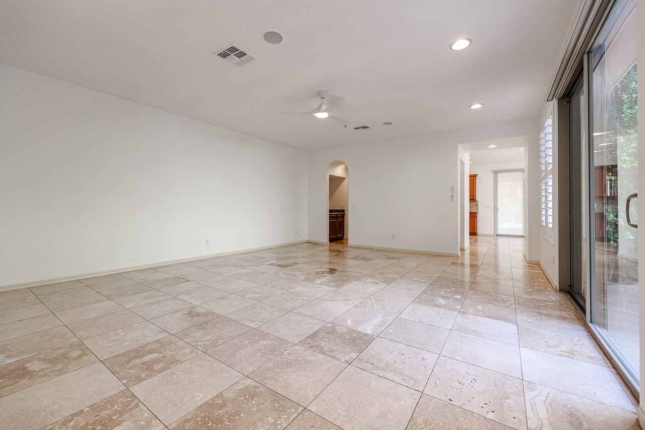 3966 E Crest Ln - Photo 7 of 40