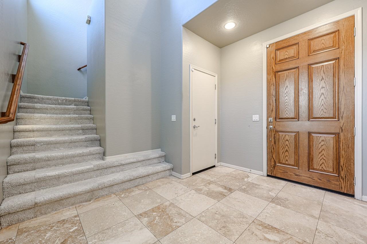 3966 E Crest Ln - Photo 3 of 40