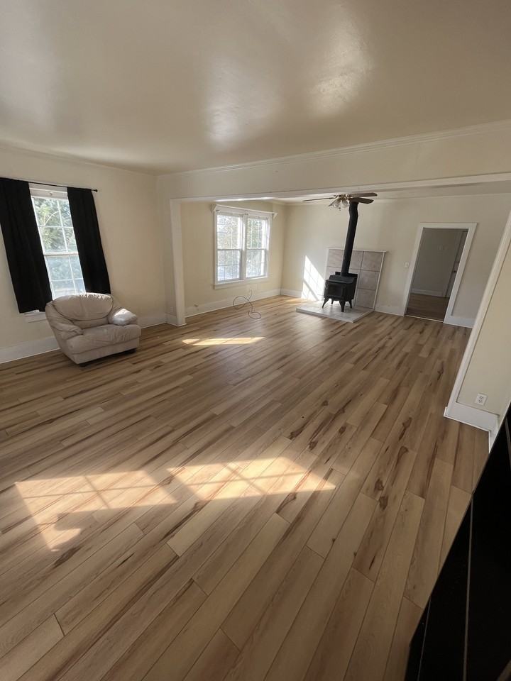 212 Butte St - Photo 2 of 14