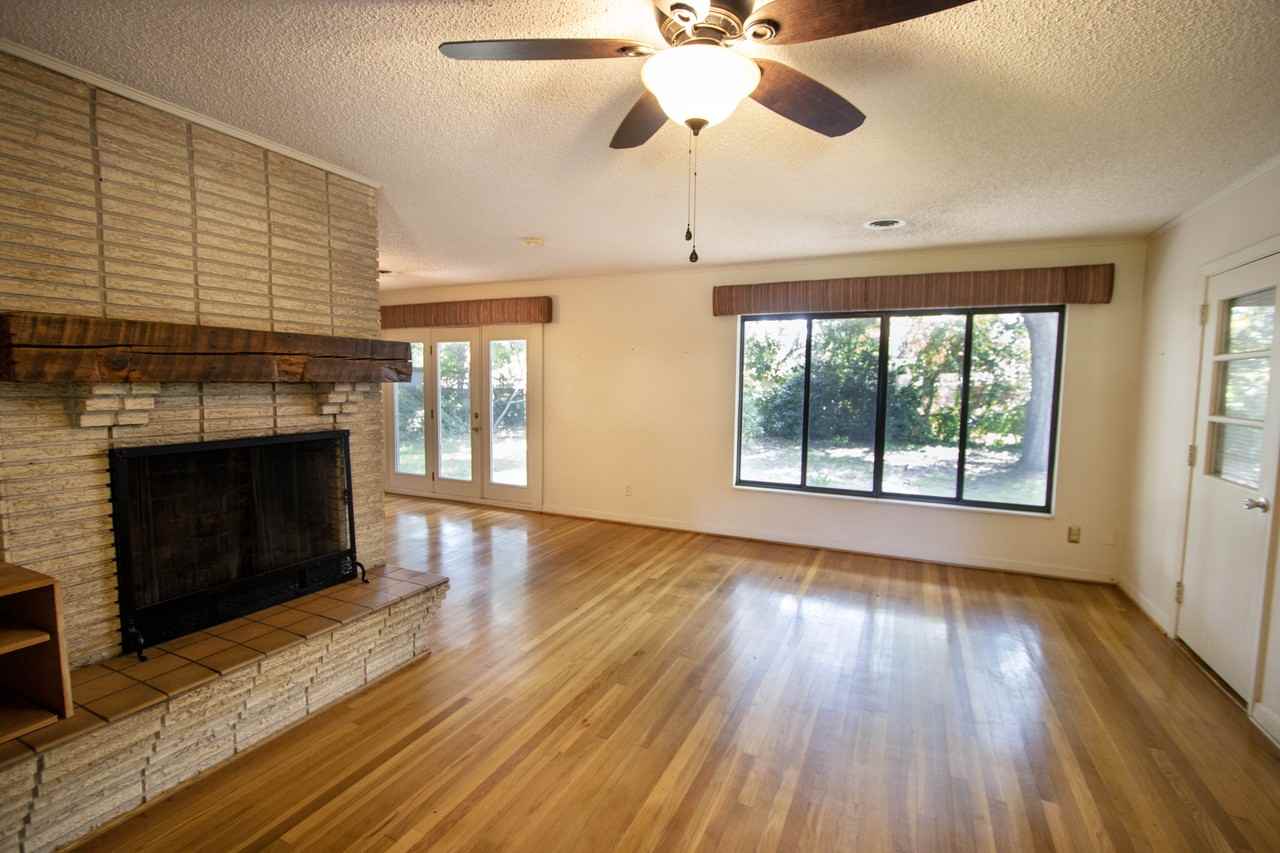 3829 Dunwody Dr - Photo 2 of 21