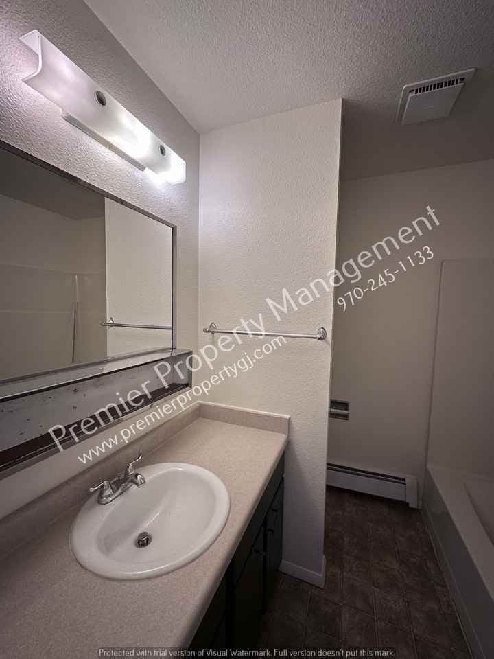 3206 Emerald Ct - Photo 3 of 13