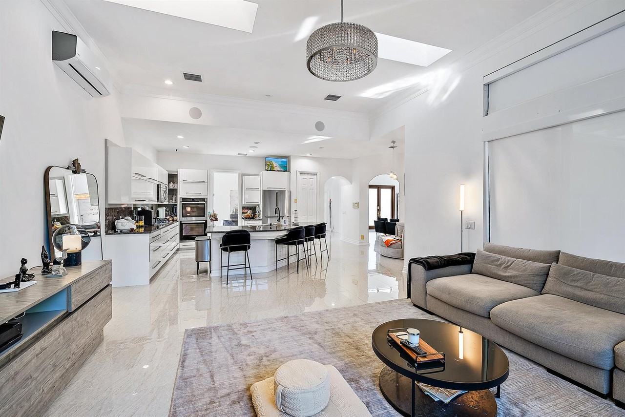 125 Pembroke Dr #NA - Photo 2 of 23