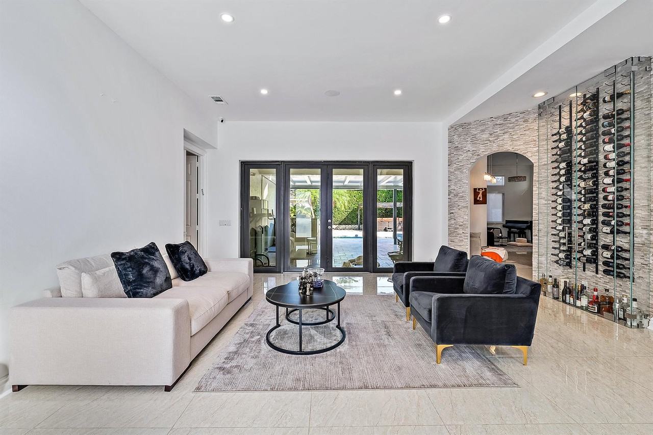 125 Pembroke Dr #NA - Photo 3 of 23