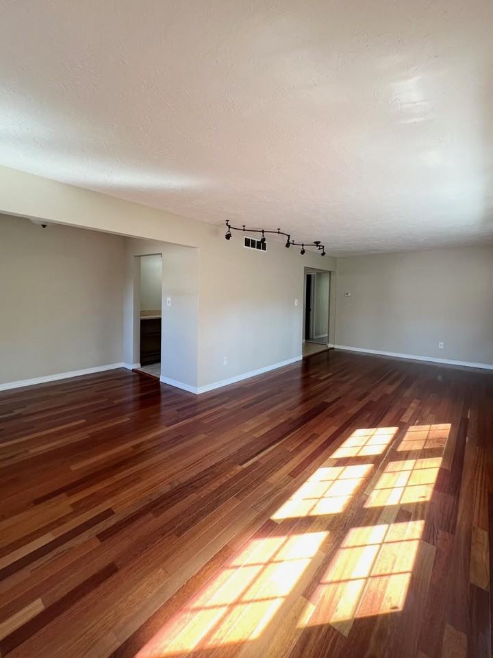 20301 Shelburne Rd #8 - Photo 2 of 28