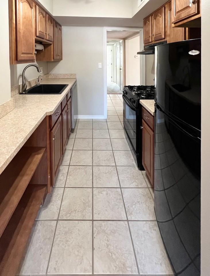 20301 Shelburne Rd #8 - Photo 6 of 28