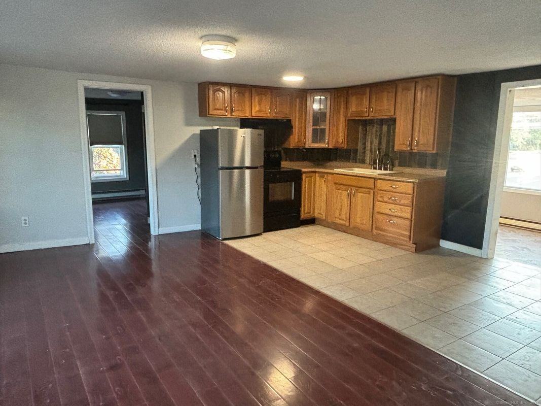 159 Norwich Ave - Photo 3 of 15