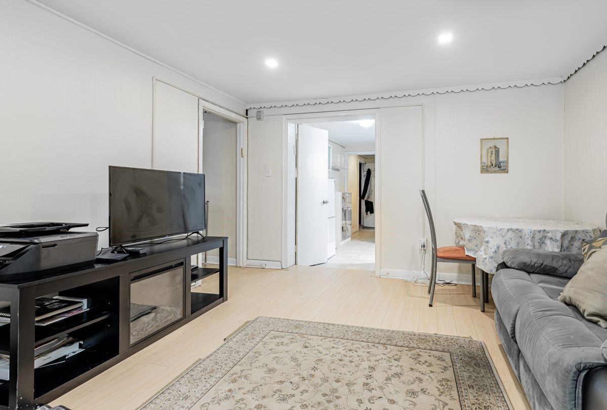 115 Frontenac Avenue #BSMT - Photo 3 of 16