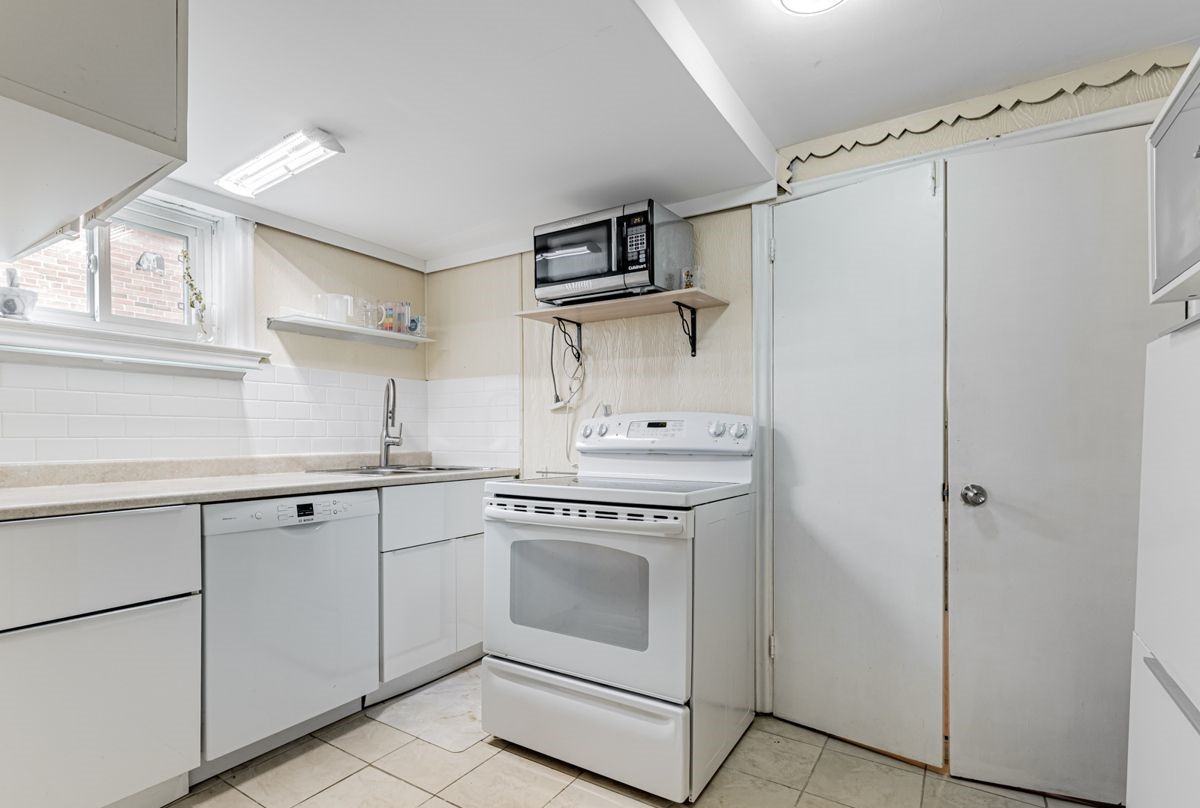 115 Frontenac Avenue #BSMT - Photo 5 of 16