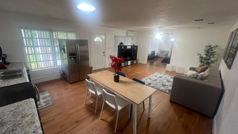 1895 Nw 175th St - Photo 5 of 7