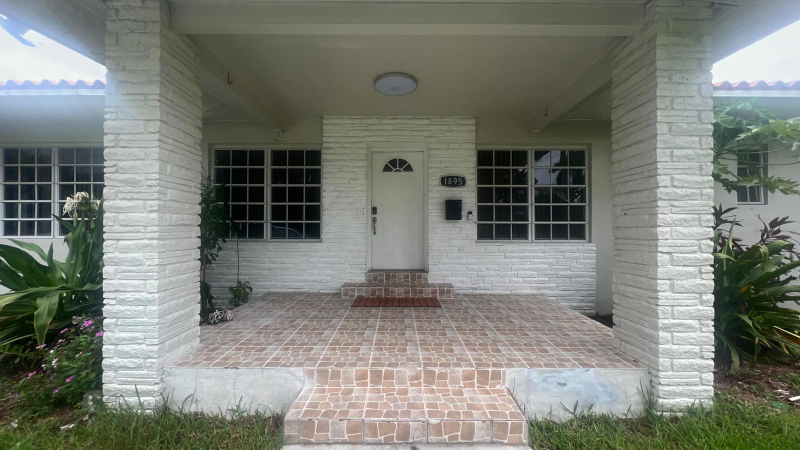 1895 Nw 175th St - Photo 6 of 7