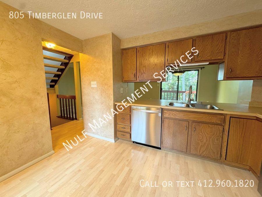 805 Timberglen Dr - Photo 2 of 12