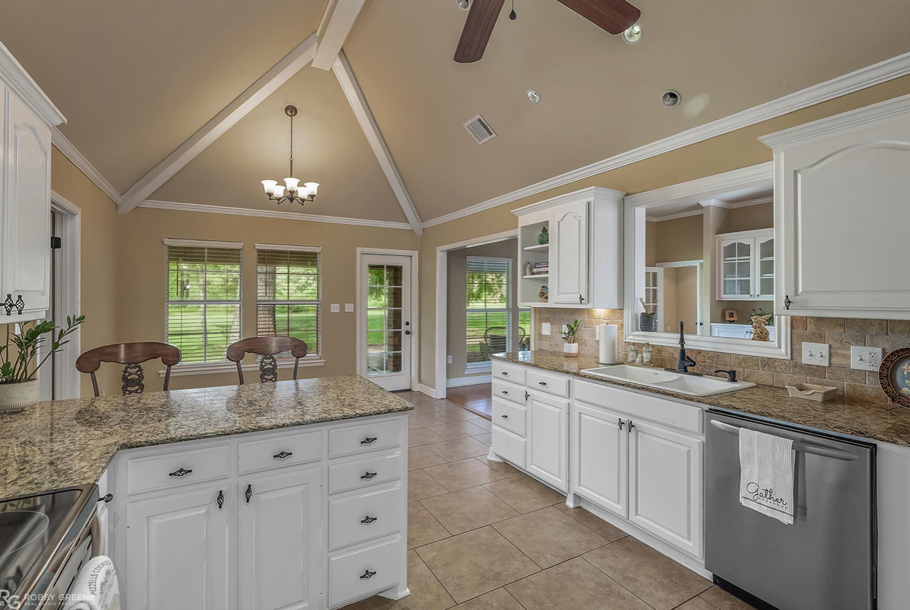 10475 Meadowview Dr #NA - Photo 5 of 15