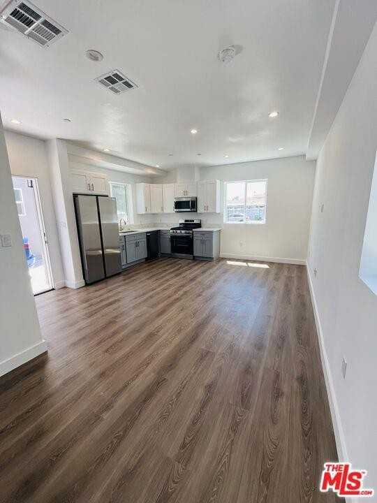 22326 Denker Ave - Photo 2 of 8