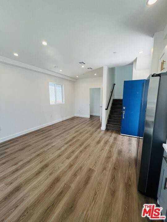 22326 Denker Ave - Photo 3 of 8