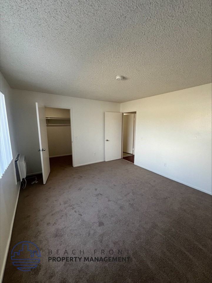 633 Broad Ave. - Photo 4 of 25